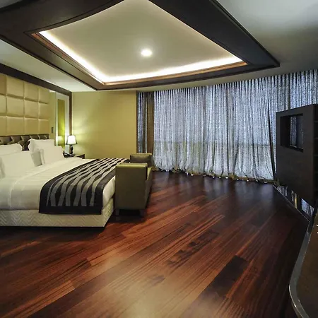 Pullman Istanbul Hotel & Convention Center-3